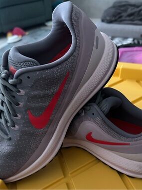 New Women’s Nike Air Zoom Vomero 13 Cool Grey/Pure Platinum 922908-004 Size 12